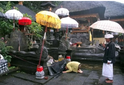 Pura Kancing Gumi